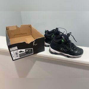 Under Armour Harper kids 10 Baseball tball Cleats NWOT 10K black green white